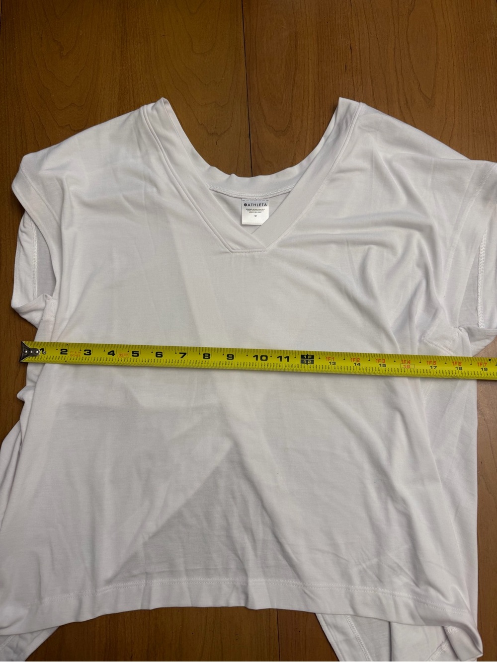 Athleta Hi-Low Asymmetrical V-Neck White Short Sleeve Athletic Top | M - Picture 10 of 12